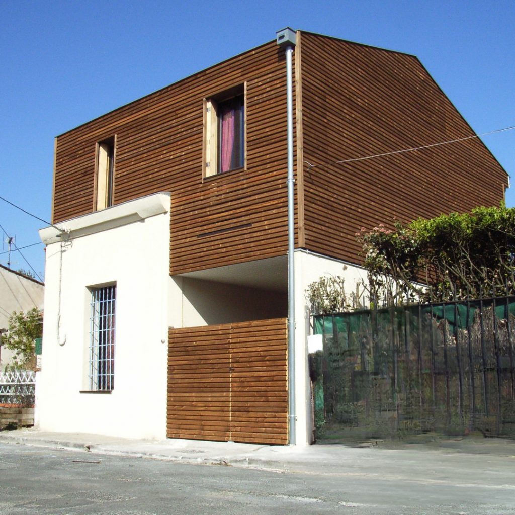 maison avec surélévation vue rue